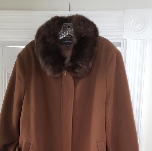 Womans plus size winter coat - Picture 6 of 6